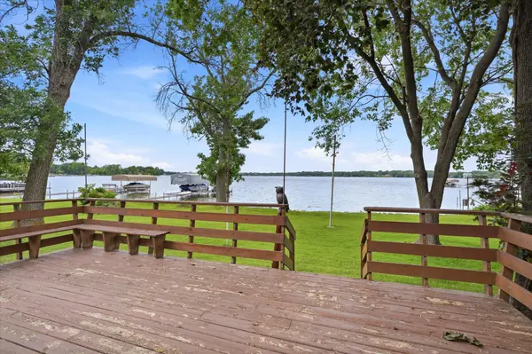10226 S Shore DR, Plymouth, MN 55441