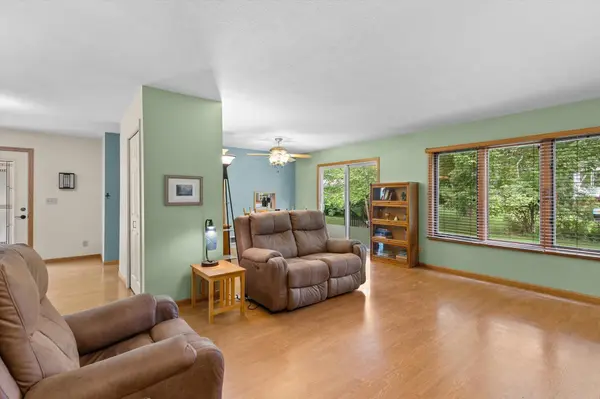 917 Arbogast ST, Shoreview, MN 55126