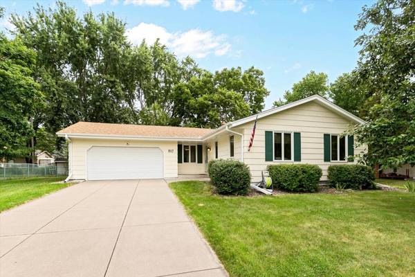 917 Arbogast ST, Shoreview, MN 55126