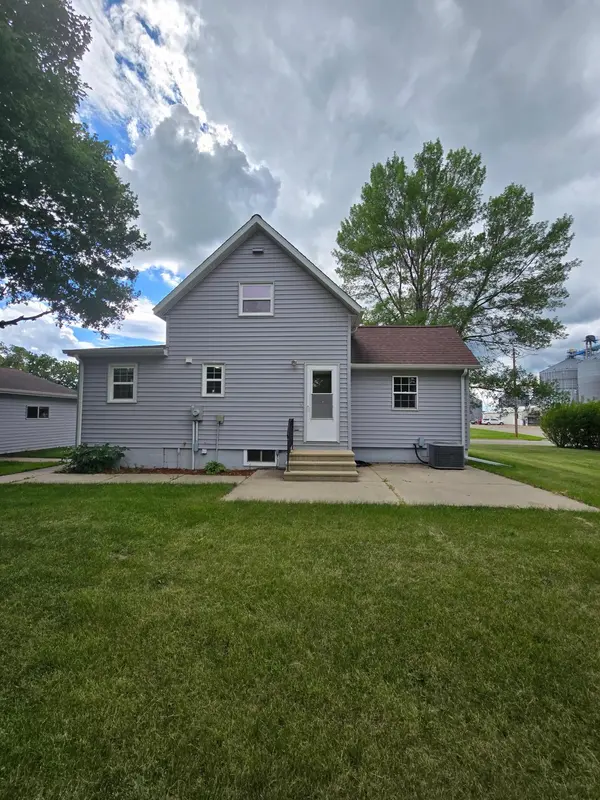 500 Lexington ST, Milroy, MN 56263