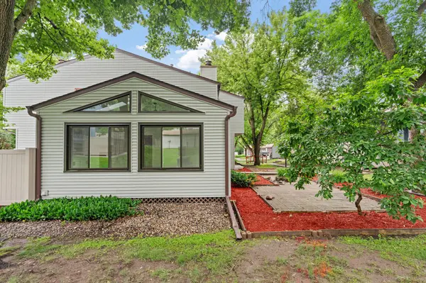 6383 Saint Johns DR, Eden Prairie, MN 55346