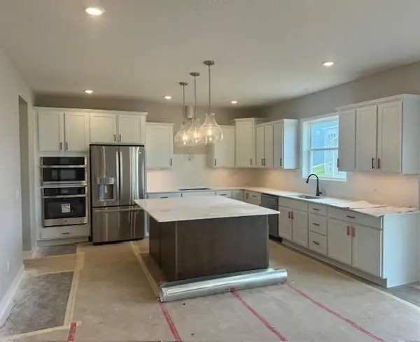 8607 183rd ST W, Lakeville, MN 55044