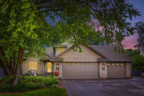 7842 20th ST N, Oakdale, MN 55128