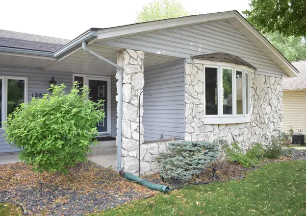 1280 Stassen DR, West Saint Paul, MN 55118