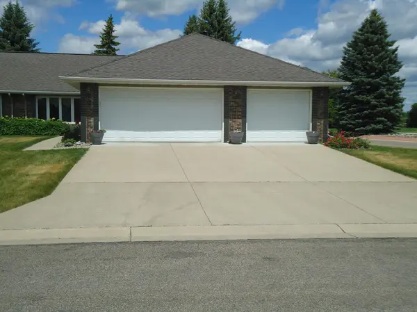 544 N 13th AVE N, Moorhead, MN 56560