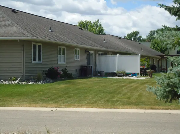 544 N 13th AVE N, Moorhead, MN 56560