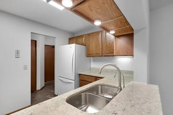10441 Greenbrier RD #222, Minnetonka, MN 55305