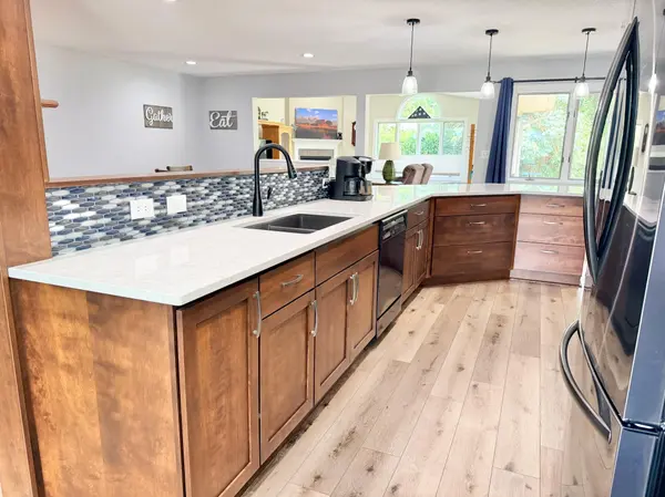 437 Crescent DR, Albert Lea, MN 56007
