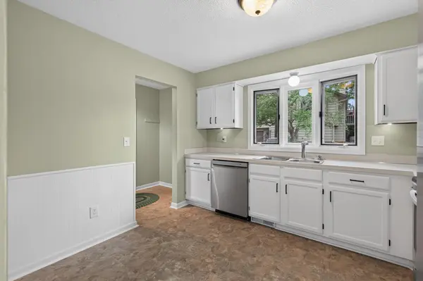 3984 Orchid LN N, Plymouth, MN 55446