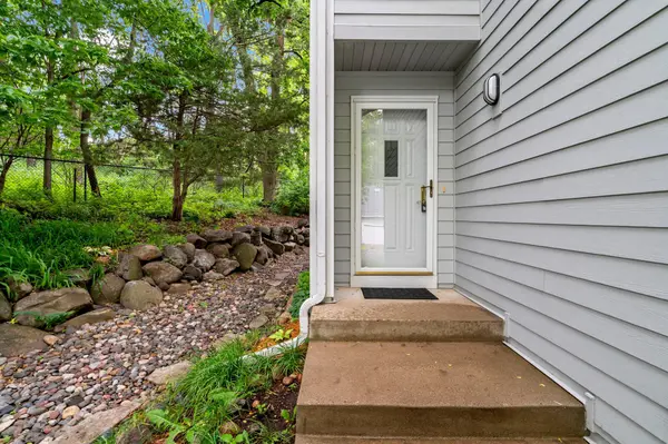 14471 Stewart LN, Minnetonka, MN 55345