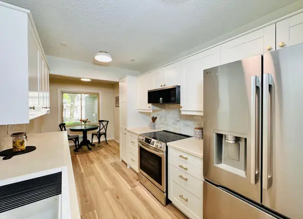10245 Scarborough RD, Bloomington, MN 55437