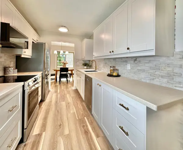10245 Scarborough RD, Bloomington, MN 55437