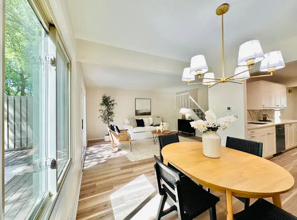 10245 Scarborough RD, Bloomington, MN 55437