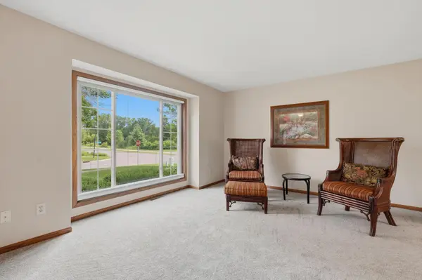 9445 Hillingdon RD, Woodbury, MN 55125