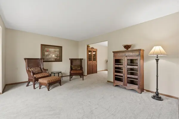 9445 Hillingdon RD, Woodbury, MN 55125