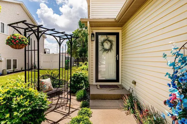 4284 39 1/2 AVE S, Fargo, ND 58104