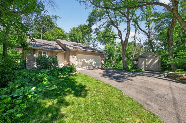 6440 Oriole AVE, Chanhassen, MN 55331