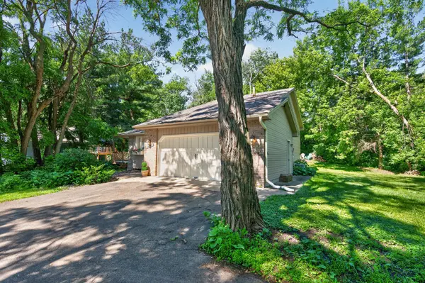 6440 Oriole AVE, Chanhassen, MN 55331