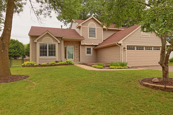 912 Moonlight DR, Woodbury, MN 55125