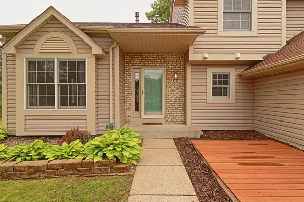 912 Moonlight DR, Woodbury, MN 55125