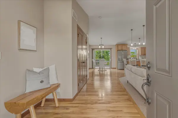 520 Olivia CT, Hudson, WI 54016