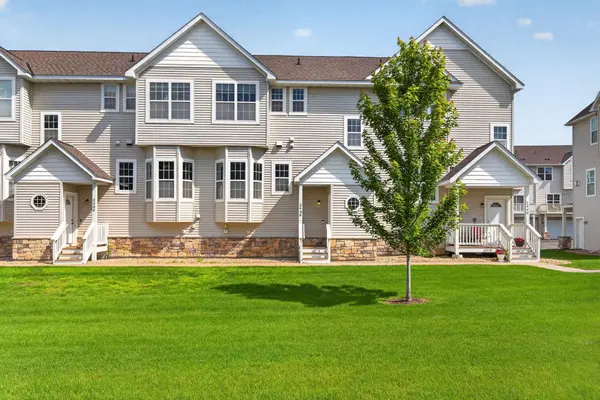 2438 Foxglove CIR, Hudson, WI 54016