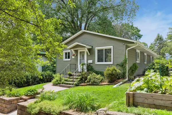 285 Deubener PL, Saint Paul, MN 55105