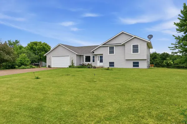 682 Old Hopkins PL, Hudson, WI 54016