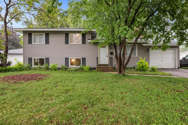 9325 Northwood Pkwy N, New Hope, MN 55427