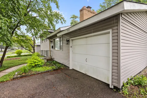 9325 Northwood Pkwy N, New Hope, MN 55427