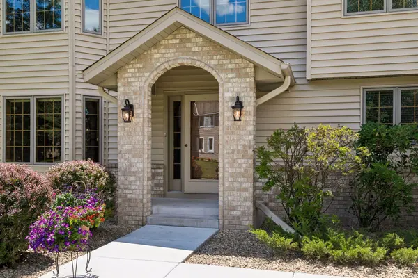 3109 Chelsea CT, Burnsville, MN 55337