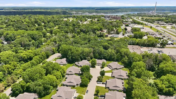 724 Victoria CT, Stillwater, MN 55082