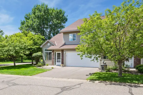 2331 Oakridge CIR, Hudson, WI 54016