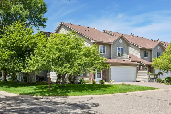 2331 Oakridge CIR, Hudson, WI 54016