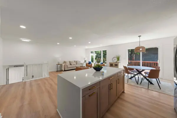 12903 Apple View LN, Burnsville, MN 55337