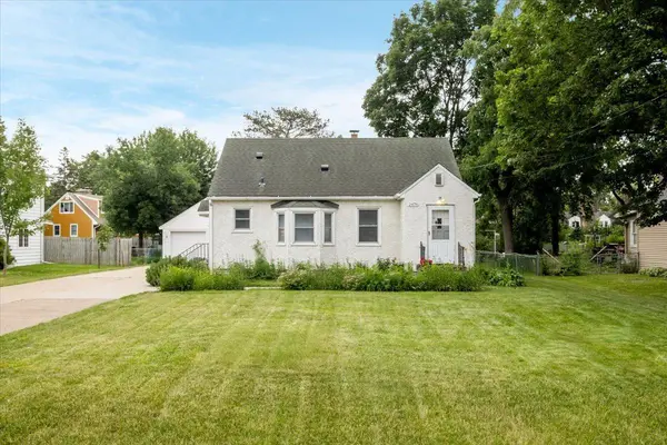 2476 Stillwater RD E, Maplewood, MN 55119