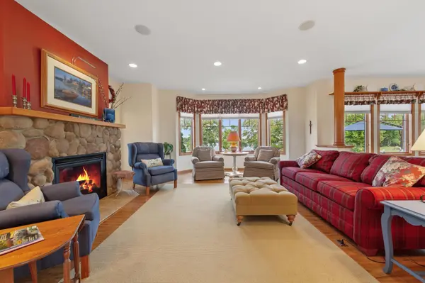 20 W Clear Lake DR, Ceylon, MN 56121