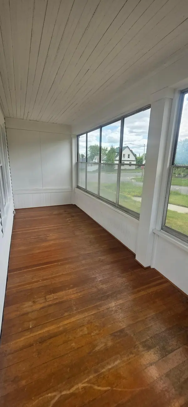 406 4th ST NW, Chisholm, MN 55719