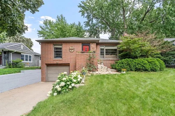 1124 Rhode Island AVE N, Golden Valley, MN 55427