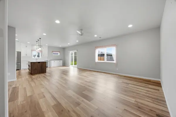 4881 Bluebell LOOP S, Fargo, ND 58104