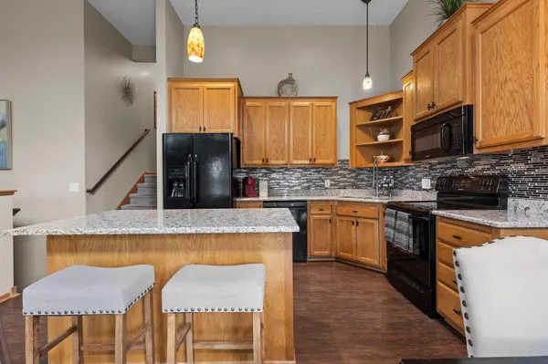 8374 Cedarview CIR, Savage, MN 55378