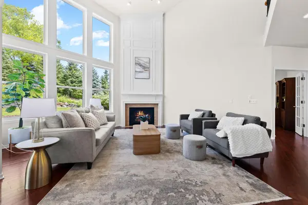 2550 Arrowhead LN, Chanhassen, MN 55317