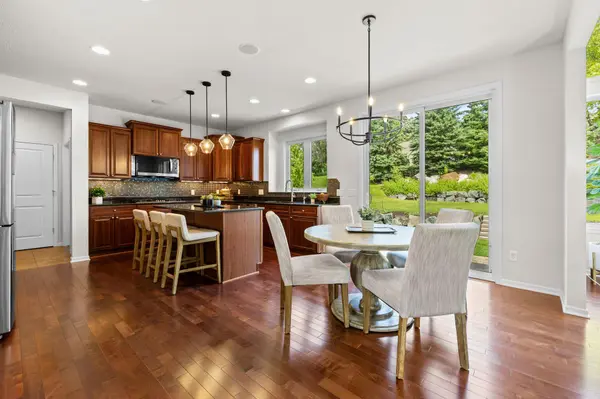 2550 Arrowhead LN, Chanhassen, MN 55317