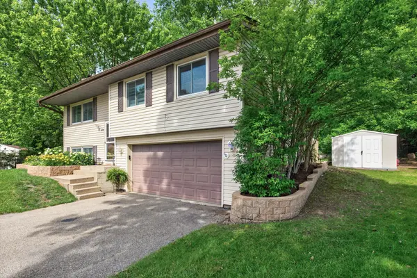 3884 Calcite DR, Eagan, MN 55122