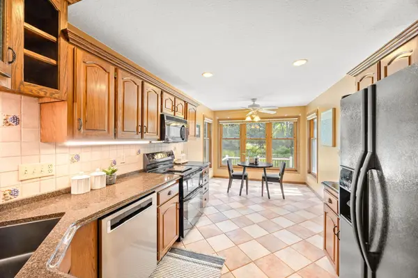 662 Pinewood DR, Shoreview, MN 55126