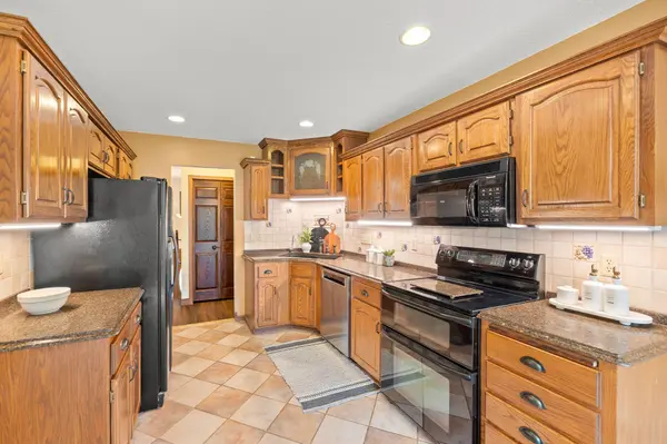 662 Pinewood DR, Shoreview, MN 55126
