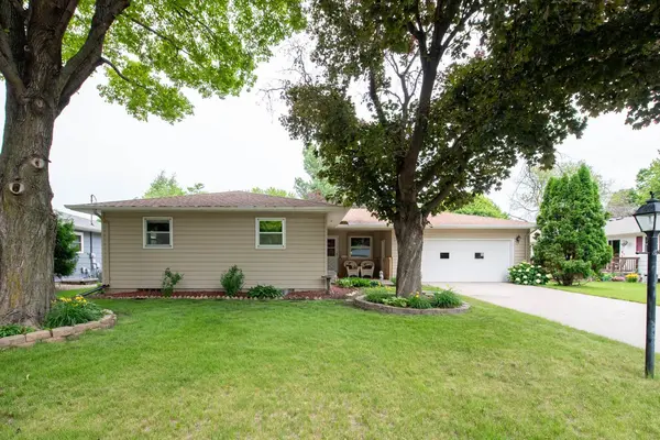 1808 Sunray AVE, Mankato, MN 56001