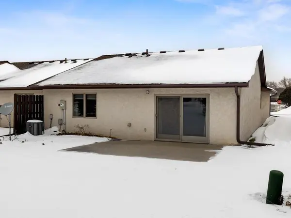 1928 Vierling DR E, Shakopee, MN 55379