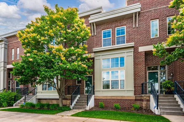 8104 Main ST N, Maple Grove, MN 55369