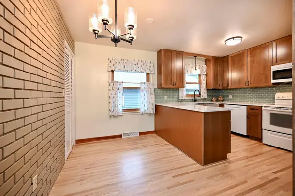 1309 Wincrest DR, Winona, MN 55987